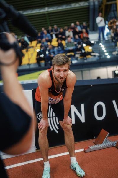 Fabian Dammermann (LG Osnabrueck), Vincente Graiani (LG Stadtwerke Muenchen), Justus Ringel (SC Potsdam) bei den Deutschen Leichtathletik-Hallenmeisterschaften am 18.02.2023 in der Helmut-Koernig-Halle in Dortmund